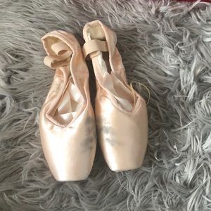 Pointe shoes